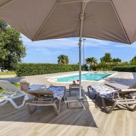 Casa Babalù vista mare con piscina, Hotel in Partinico