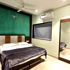 Vardhan Lodge, hotel u gradu Ajra