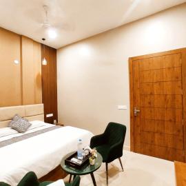 THE ELITE REGENCY - A Premium Hotel By Crowne Group - Adjoining MBD Mall Ferozepur Road, hotelli kohteessa Ludhiana