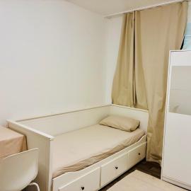 Une chambre privee dans appartement a partager avec hote, Hotel in Créteil