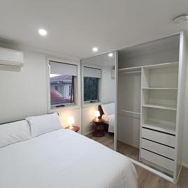Peaceful Queen Room with AC & Heating - NM6, hótel í Merrylands
