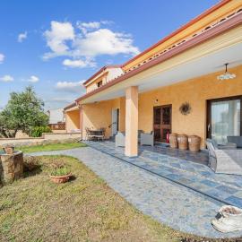 Villa Le Torri, hotel in Villaputzu