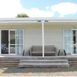 Raglan park rest and stay cabins - Private studio, hotelli kohteessa Raglan