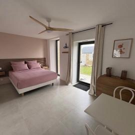 Chambre d'hôtes Lilas, готель у місті Saint-Lyphard