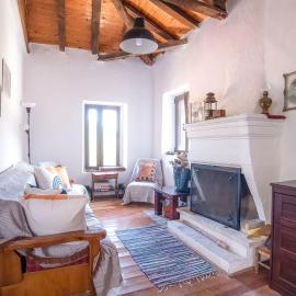 Spiti Barbalia, Agrianoi village, Laconia, 1050m、Agriánoiのホテル