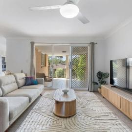 Luxury Private Top Floor Apartment Sutherland, Australia, hotel em Sutherland