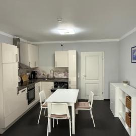 Modern, Fully Furnished 3-Room Apartment