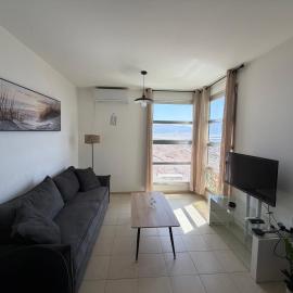 Room 805: Eilat şehrinde bir otel