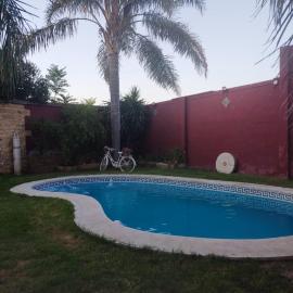 Las Palmeras Estepa, хотел в La Salada