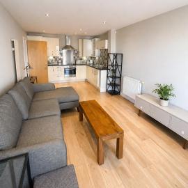 Modern 2BR Flat W balcony & 2 Bathrooms, hotel a Enfield