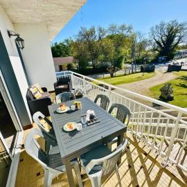 Soleil Levant - Grand appartement familial climatisé, terrasse & BBQ, hotel a Arvert