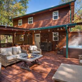 Cozy Hot Tub Cabin • Fire Pit • Near Blue Ridge โรงแรมในแบลร์สวิลล์