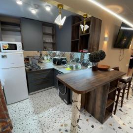Люкс квартира у центрі міста Горішні Плавні, hotel in Gorishni Plavni