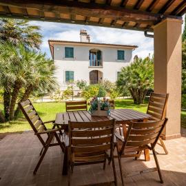 Villa a 5 minuti da Foligno - BBQ & giardino, khách sạn ở Foligno
