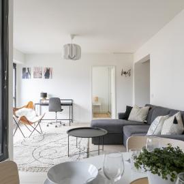 2ndhomes Cozy 60m2 1BR home with Balcony by Central Station