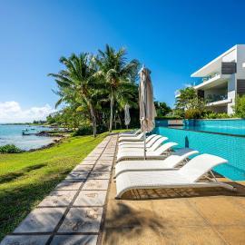 Coral Bay - Garden & Sea View Retreat by the Beach