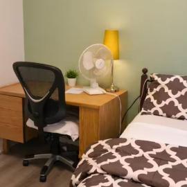 Private Room 200 meters to OttawaU, hotel in Ottawa