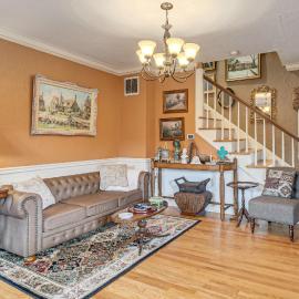 Monthly Stay Special! Cozy Cottage in Huntington, Hotel in Huntington