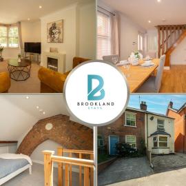 Charming 3 Bedroom House Ascot Parking & WiFi, hotel i Ascot