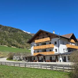 Apartments Knappenhof Pfitsch - with Swimming Pool, hotel u gradu Val di Vice