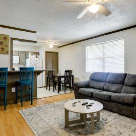 Walk to LSU Campus & Bars! Condo w/ Community Pool