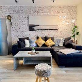 Gemütliche Ferienwohnung Oldenburg City mit Terrasse und Wohnzimmer im Erdgeschoss N28L