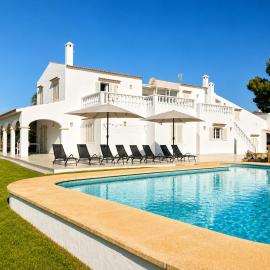Villa Savanna Spacious villa with private pool near the beach