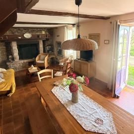 Charming and cozy Breton cottage with sea view!, hotel i Plozévet