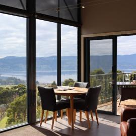 Stunning Vineyard and River Views, hotel i Grindelwald