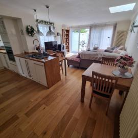 Moss Retreat Semi rural house with balcony and beautiful views Nr to Nantwich