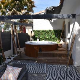 Céven' Ô Calme Gîte T2 avec jacuzzi privé, piscine et jardin, hôtel à Massillargues-Attuech