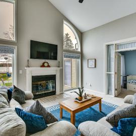 Lakefront Home w/ Deck & Dock in Oscoda Twp!, hotel a Lincoln Junction
