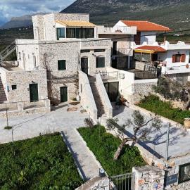 Mani Tsopakas Residences Nest studio