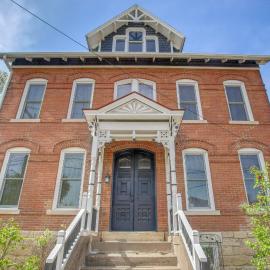 < 1 Mi to Downtown: Historic Dubuque Gem!, ξενοδοχείο σε Dubuque
