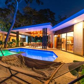 Golden Sands Luxury Villa in Los Cobanos, hotell sihtkohas Acajutla