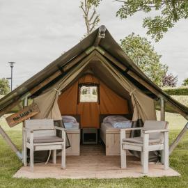 Safaritent Mini Lodge, hotelli kohteessa Kesteren