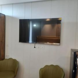 M3M Pool Mini Luxury Retreat Aravalli view, hotel in Gurgaon
