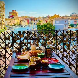 Premium Oceanside Apartment, Pool, Parking, hotel in Port Saplaya