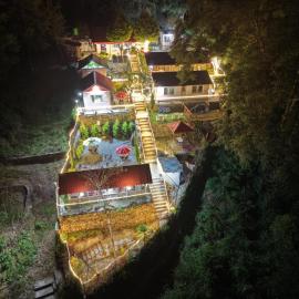Godawari Green Hills Resort، فندق في Godāvari