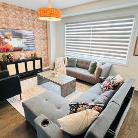 3BR Cozy Haven with Hot Tub and BBQ Near Niagara Falls, hotel u gradu 'Thorold'