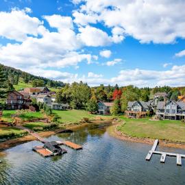 Lakefront with dock pickleball renovated Fab, hotell i McHenry