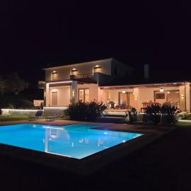 V Mira Luxury Villa, hotel a Tragaki