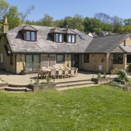 A Stunning 6 Bed Country Home in Cheltenham