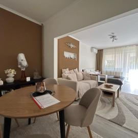 Tulipán Apartman Csongrád、チョングラードのホテル