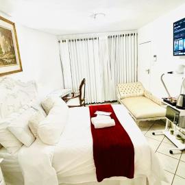 Tay Luxury Suite in Waterkloof Ridge Pretoria
