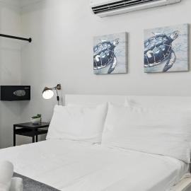 4BR 3BA Sleeps 8 Wi-Fi Walk to Beach