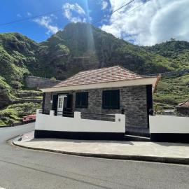 Rdj B, hotel in Porto Moniz