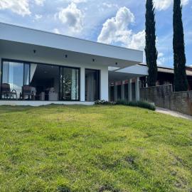 Alto dos Vinhedos - Casa completa com 3 dormitórios, Hotel in Monte Belo