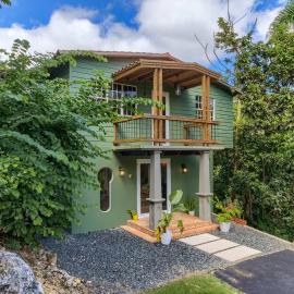 Country House 3 acres of Privacy and Outdoor Space, hotel v destinaci Lares