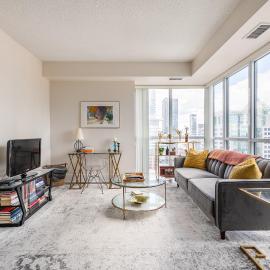 Luxury Condo Beside CN Tower in Heart of Toronto